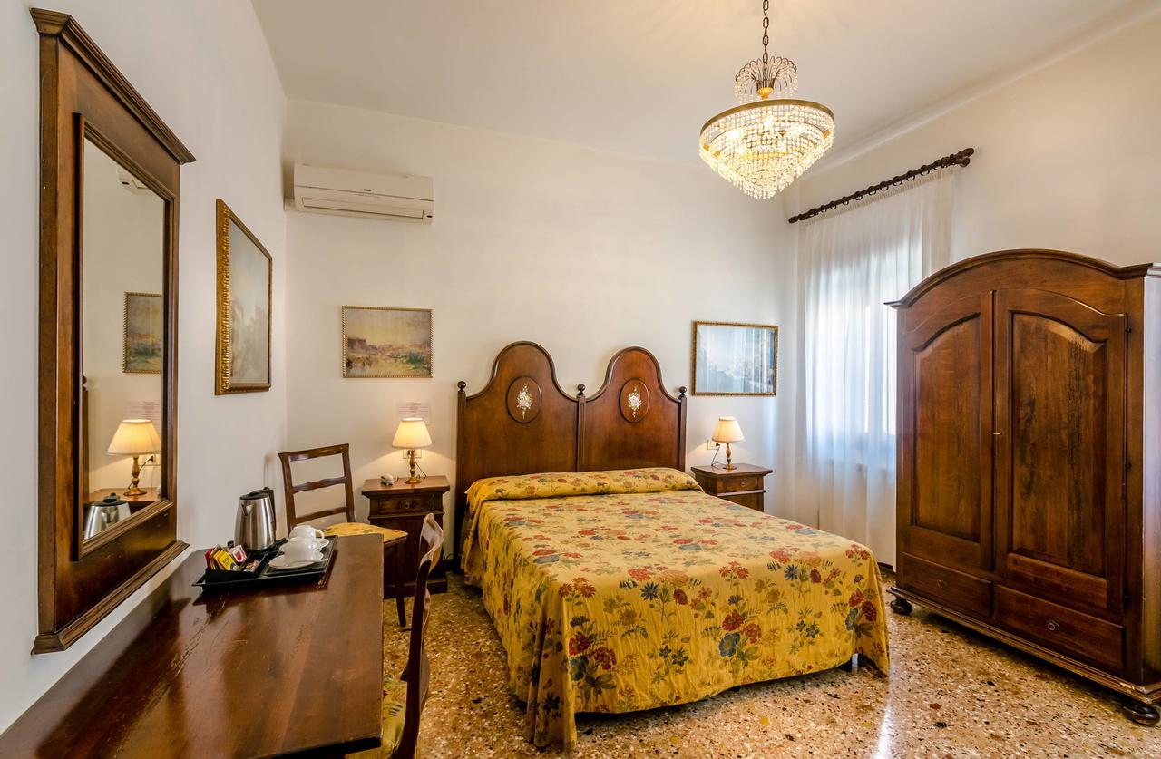 Casa Rezzonico Bed & Breakfast Венеция Екстериор снимка